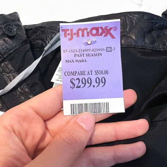 MaxMara 100% Leather Black Animal Embossed Designer Mini Skirt 8 NWT - Picture 9 of 9